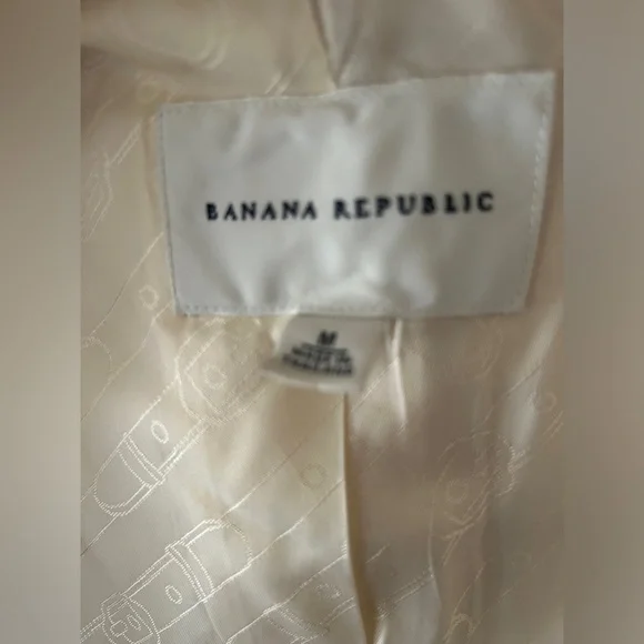 Banana Republic like new cream wool coat fully lined size M